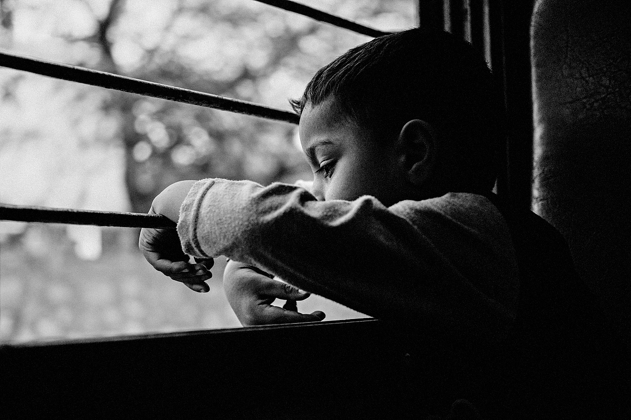 车窗旁（图ZOTI1Njc0OTI=） - 人文/纪实摄影 - 站酷设计师于马达原创素材 - 站酷ZCOOL