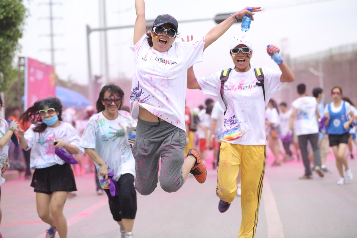 2019“迷你马拉松”彩虹跑活动在阿克苏森林公园举行