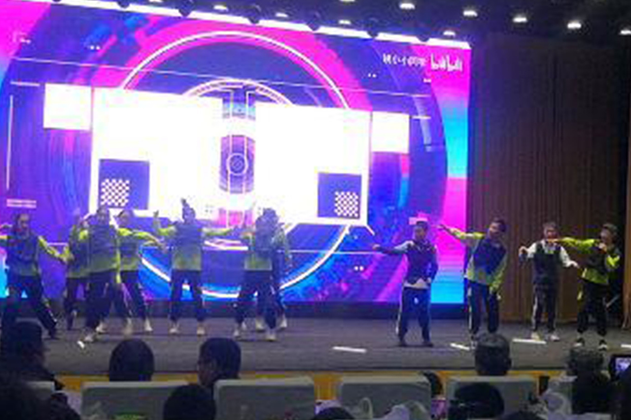 《素质训练营》初一年级4班活动风采