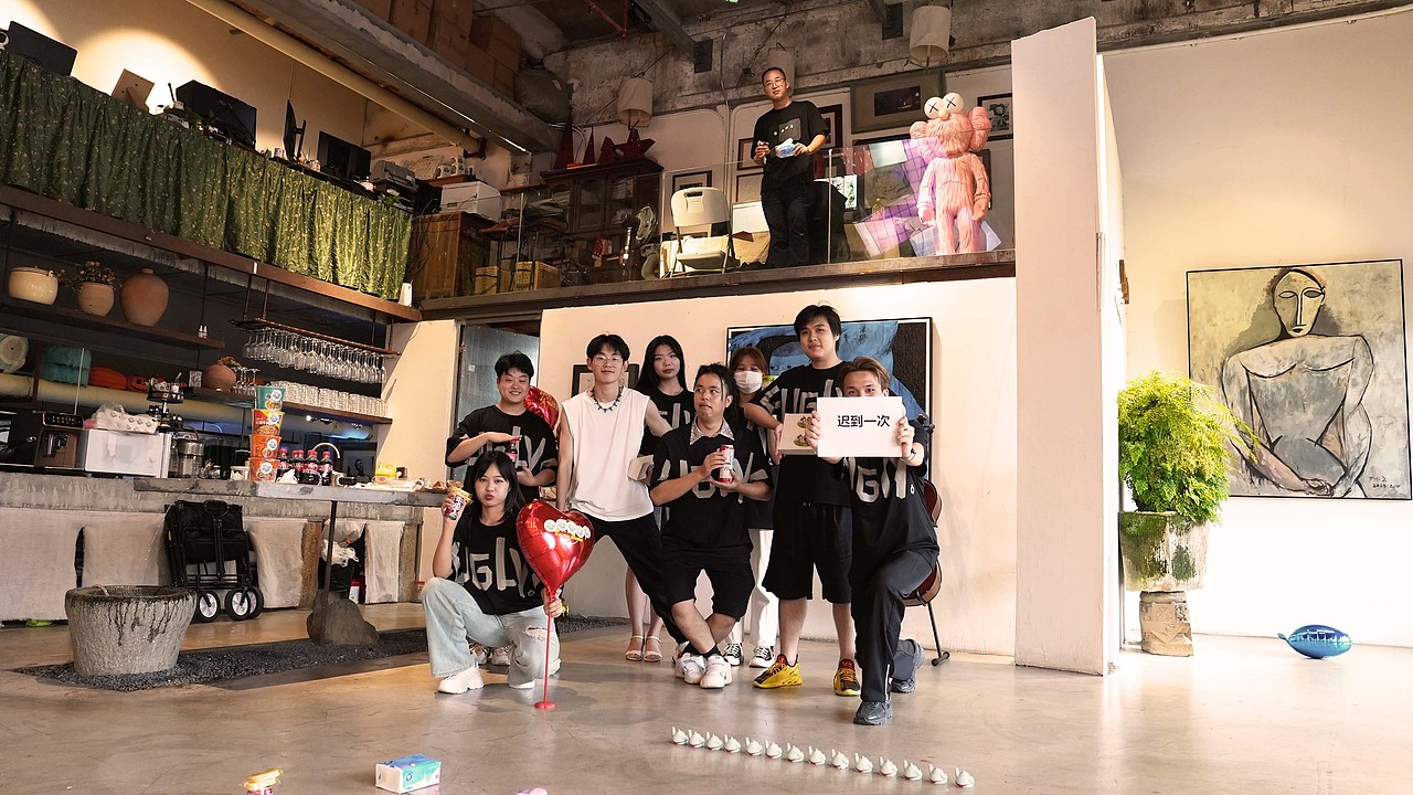 安戈力加入世界青年联欢!