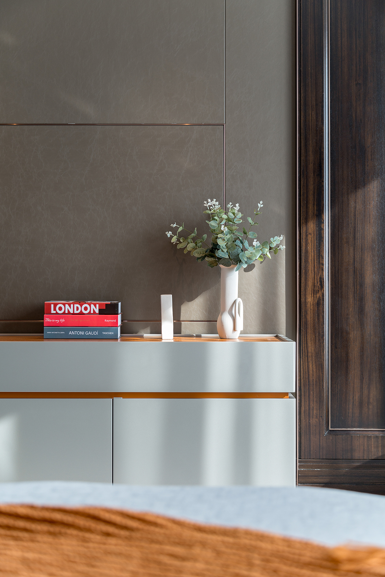 老鹰空间设计 ▏港式轻奢风，320平大平层室内设计（图ZMjE3NTgzNTY4） - 家装设计 - 站酷设计师老鹰空间设计原创素材 - 站酷ZCOOL