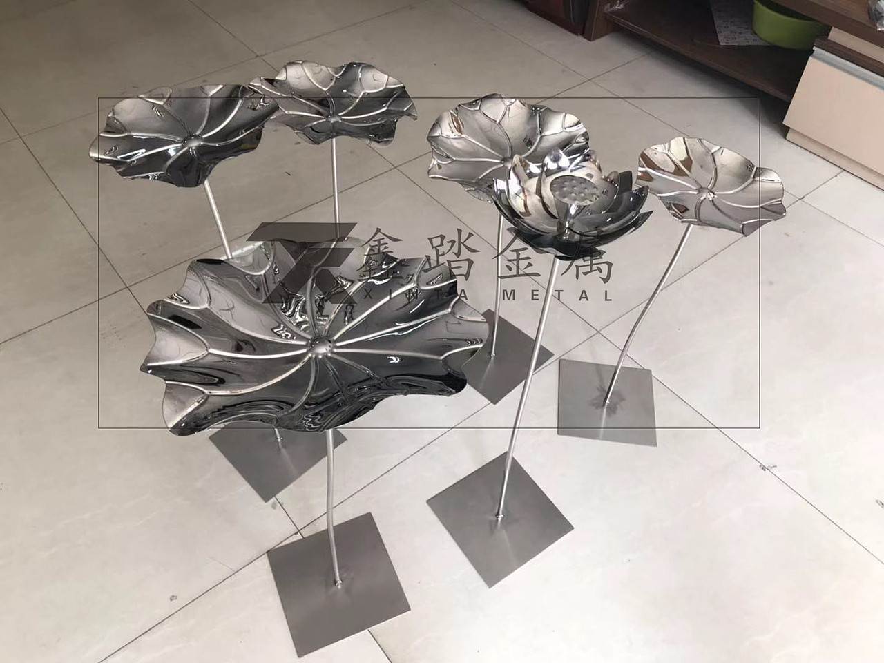 镜面不锈钢莲花莲叶雕塑成品水景锻造荷花雕塑坚贞纯洁