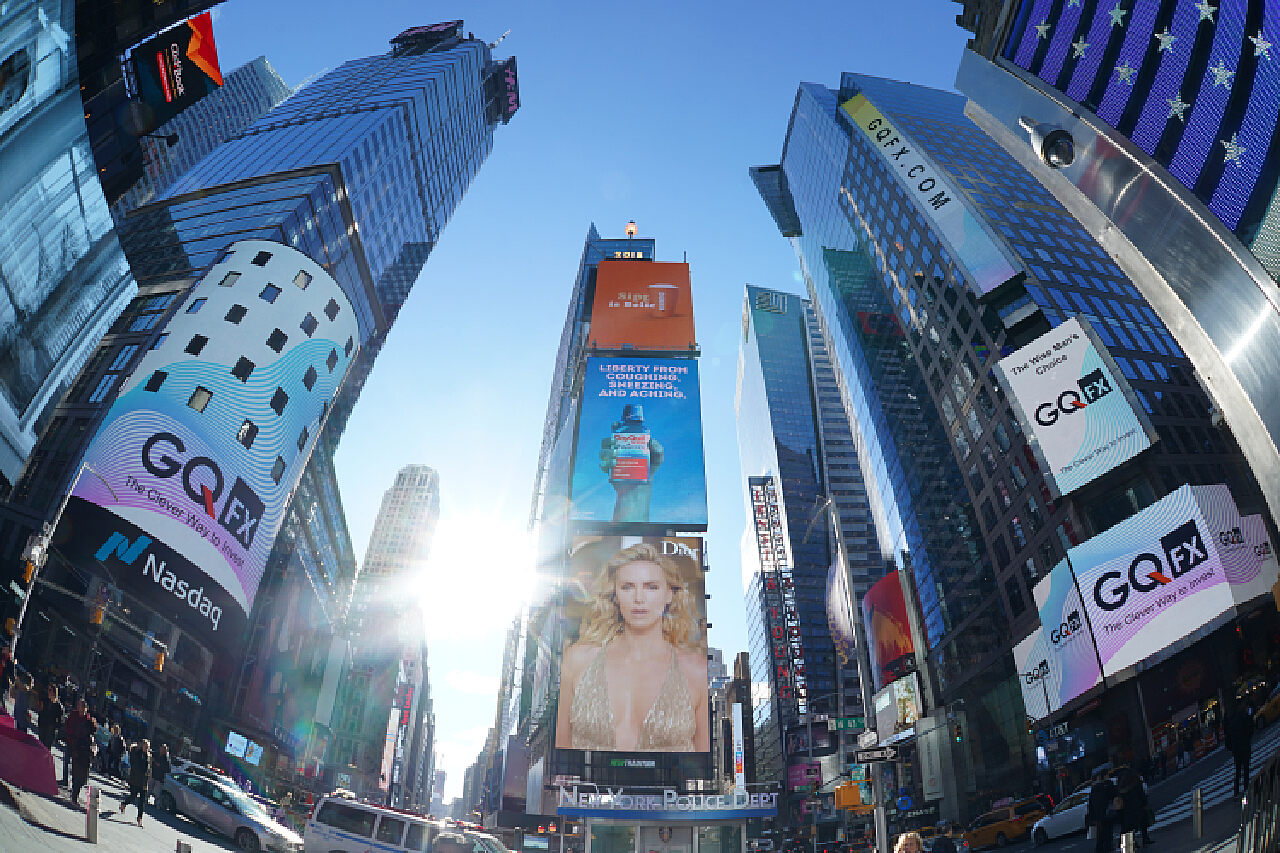 【携程攻略】纽约时代广场景点,纽约的时代广场，终于亲眼看到了，人非常的多，非常的壮观，而且还看…