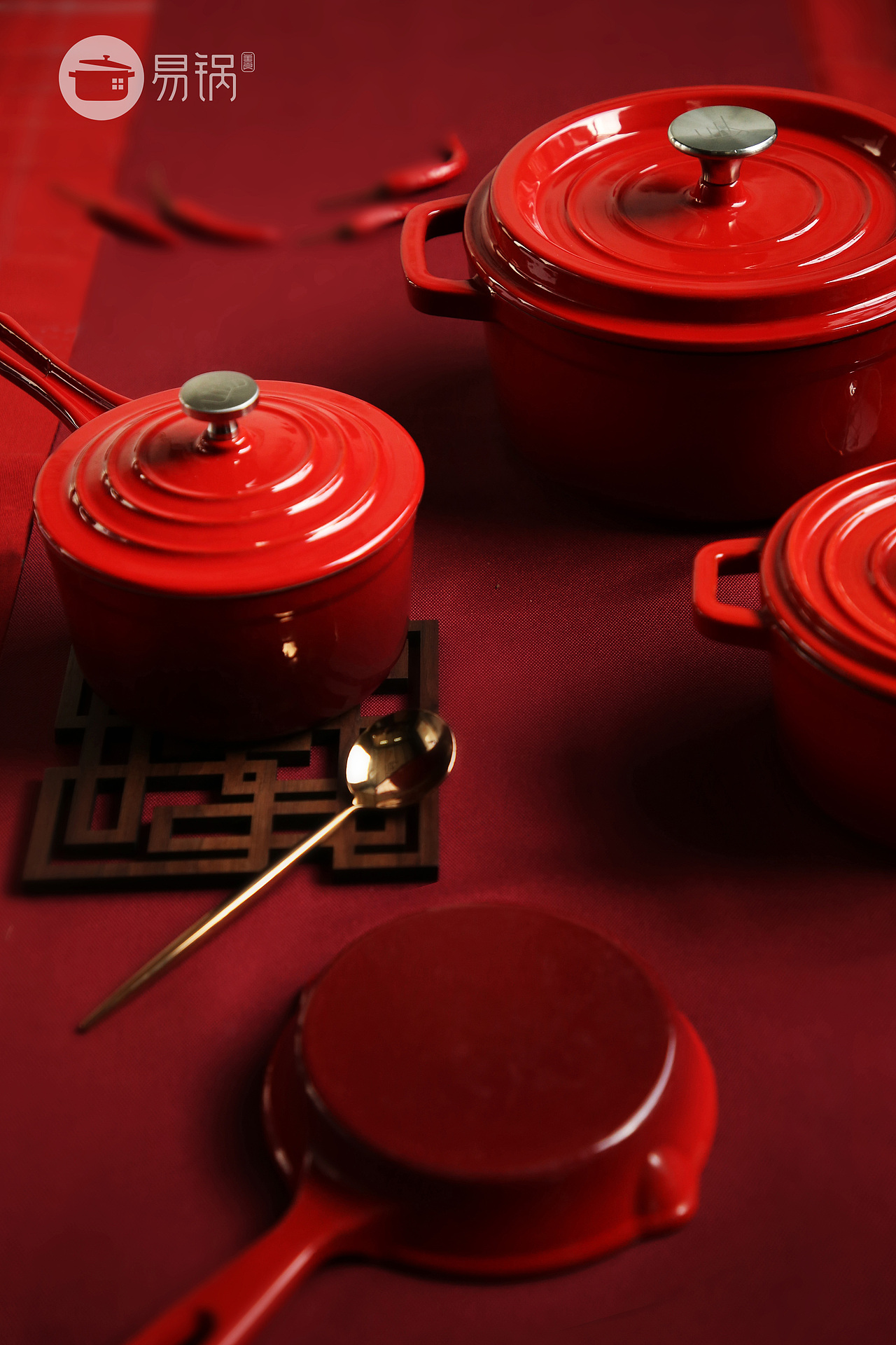 易锅美食溢彩流光系列经典红色炖锅