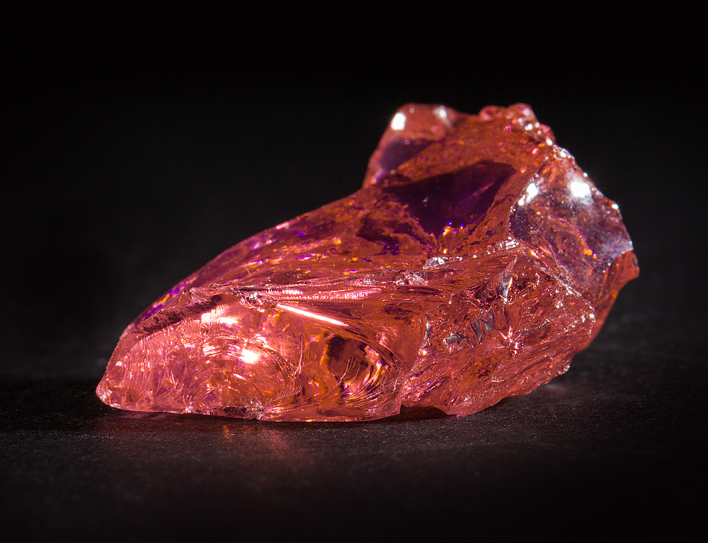 红色立方氧化锆