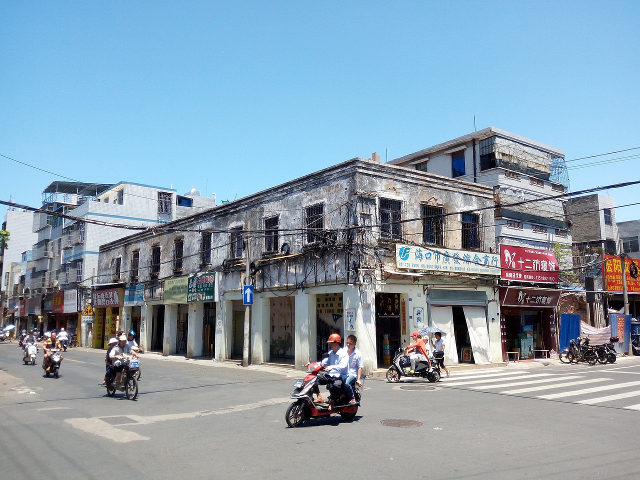 炎日下的百年老街