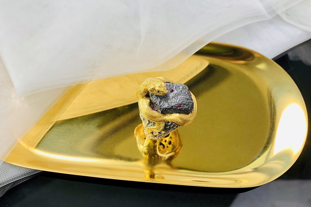 设计师作品|足金蛇戒指陨石（图ZMjU2NjE4MDI0） - 首饰设计 - 站酷设计师天使原创珠宝设计原创素材 - 站酷ZCOOL