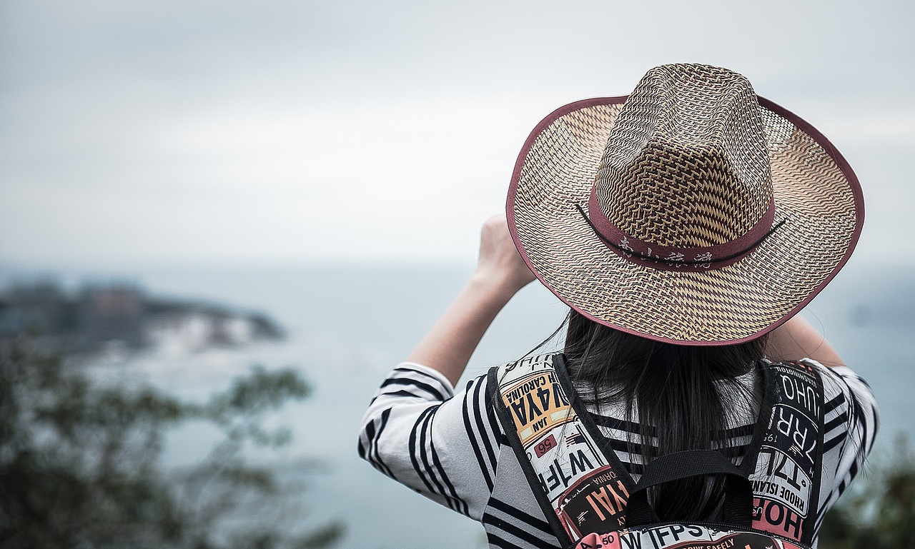 气候宜人,蓝天、白云、大海。深深的爱上了她,没错!这就是海南。