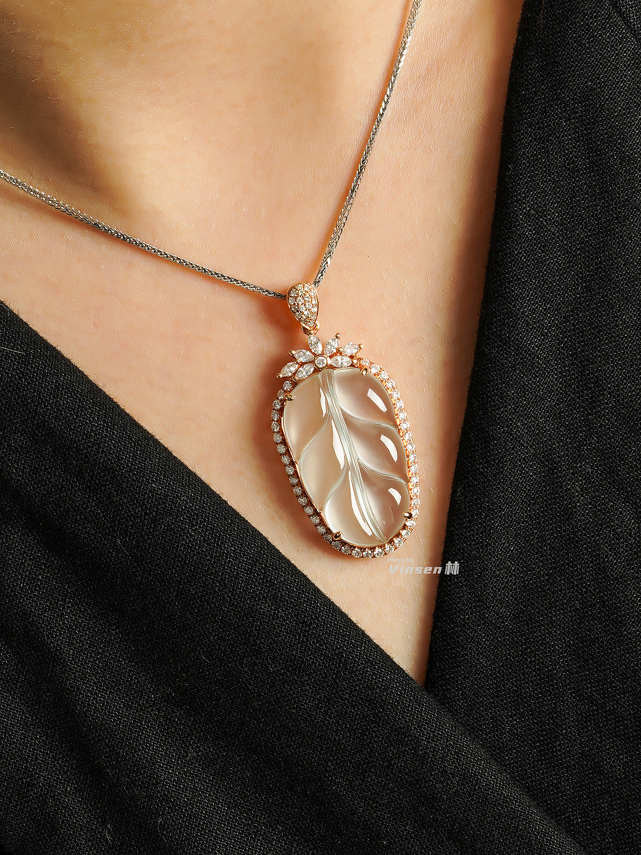 翡翠上身佩戴（图ZMjU2MDMxMDk2） - 产品摄影 - 站酷设计师Vinsen林原创素材 - 站酷ZCOOL