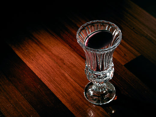 在客厅拍了不同角度的杯子