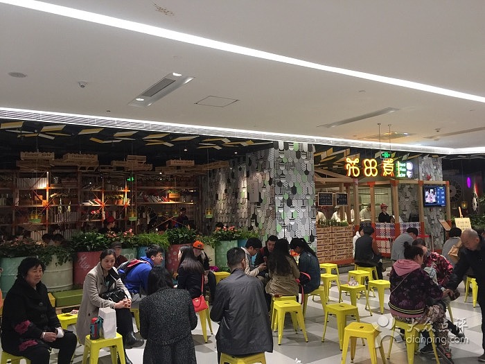 集致为卫国华旗下“花田煮臻牛”设计品牌及VIS系统