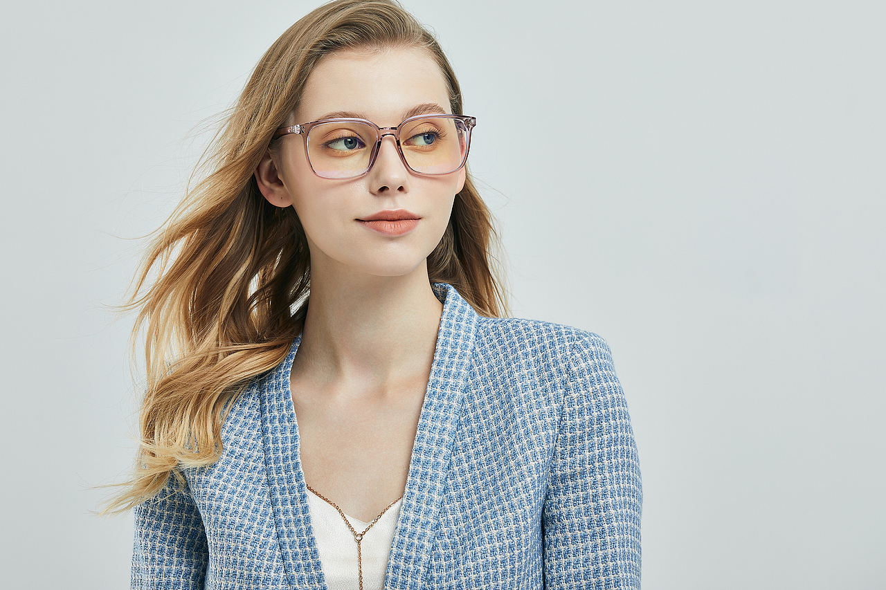 一组亚马逊女模眼镜拍摄