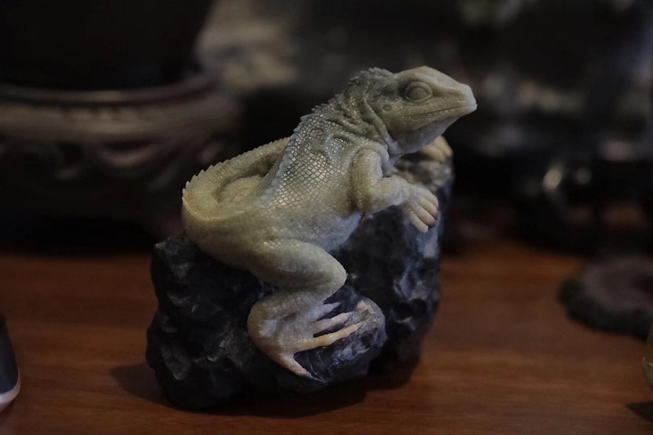 秋坞居水龙蜥蜴石雕作品