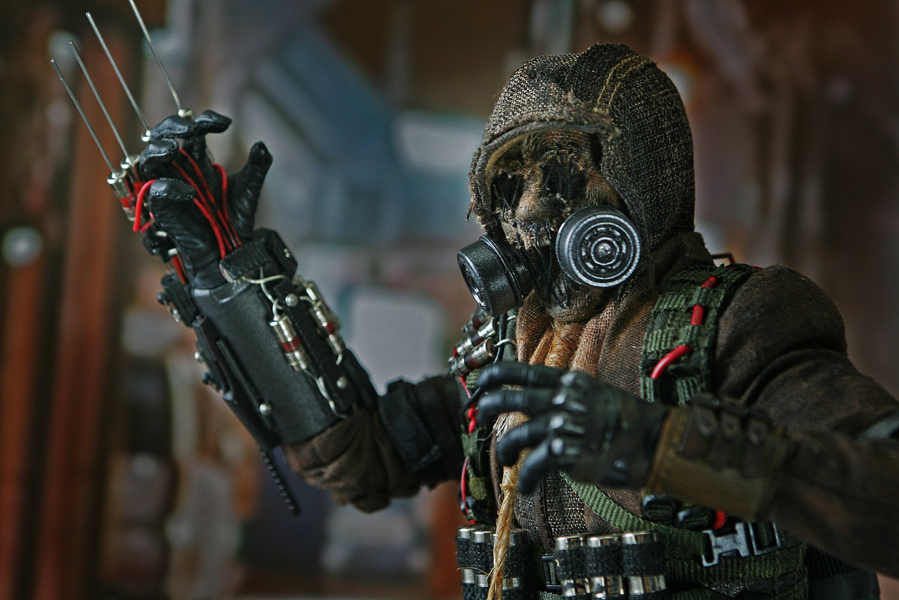 本名乔纳森·克莱恩(jonathan crane),原本是一名大学心理学教授,在