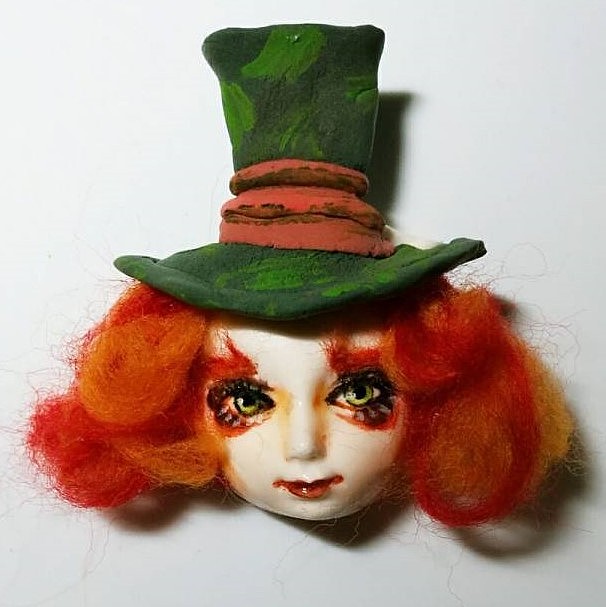 小时候喜欢这个故事,长大后看了电影,手痒,于是把疯帽子红皇后