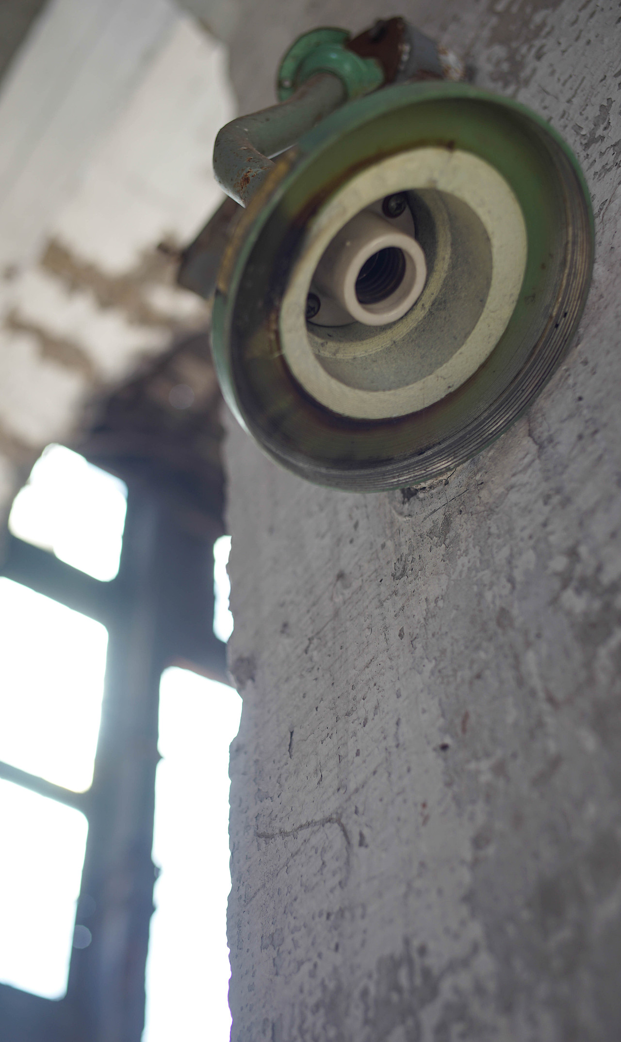 厂房里的拐脖灯罩