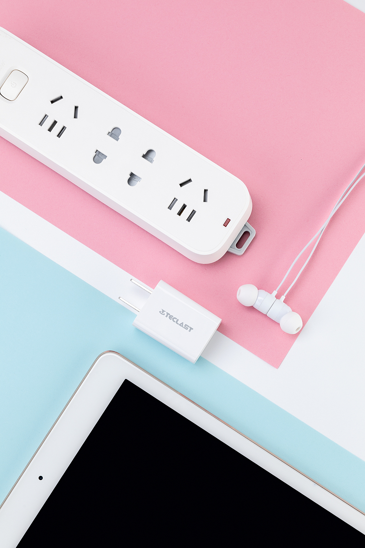 随手拍丨台电充电头（图ZMTUyNTcyOTI4） - 产品摄影 - 站酷设计师白底图原创素材 - 站酷ZCOOL