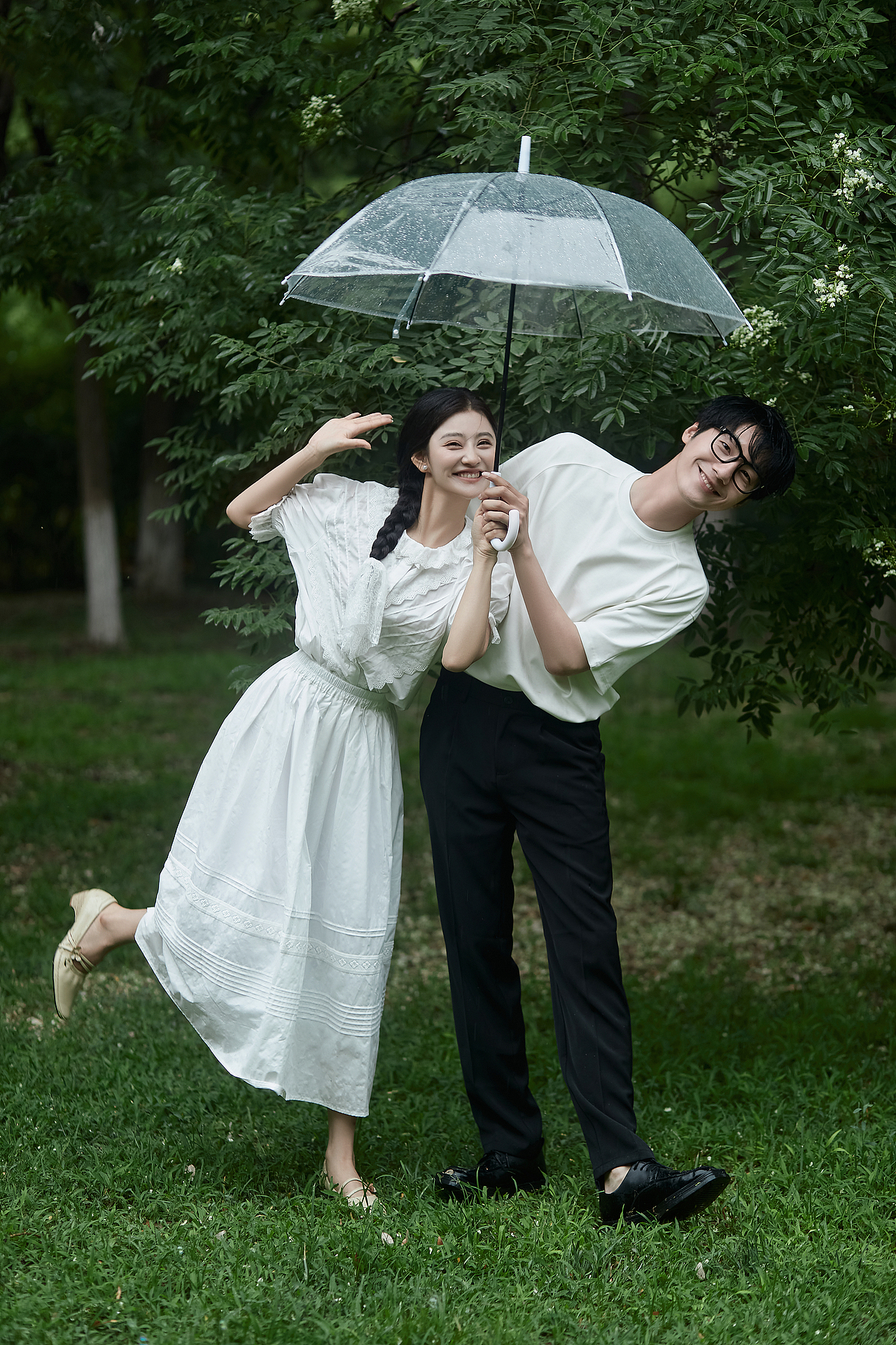 我赌你从第二张开始心动❗年轻感草坪婚纱照