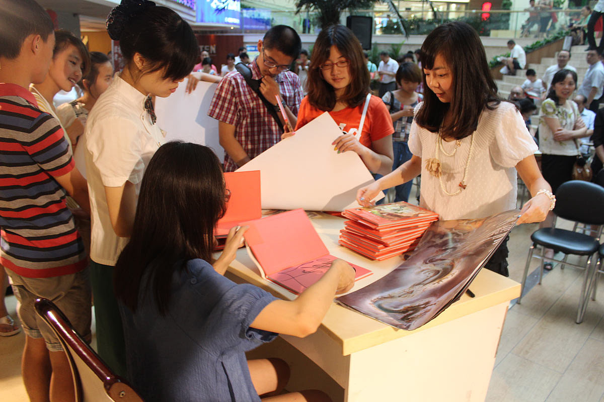 【展】成都、重庆签售纪实——龙出没，请自备雨具！好龙之人齐聚一堂（图ZNjYyMTM2NA==） - 人文/纪实摄影 - 站酷设计师莲羊原创素材 - 站酷ZCOOL