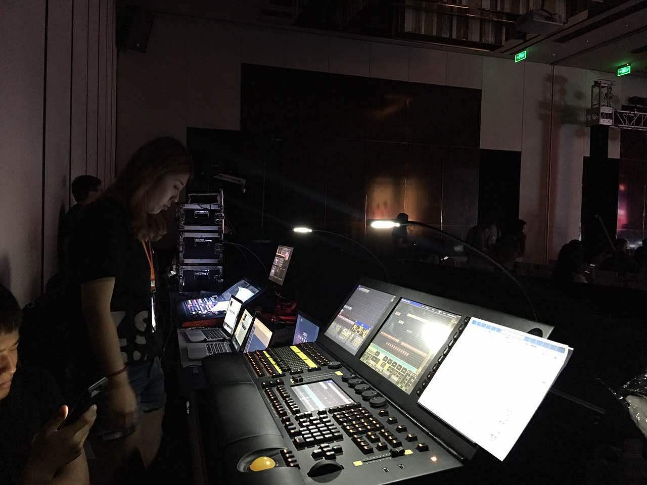 礼物说新零售探索大会