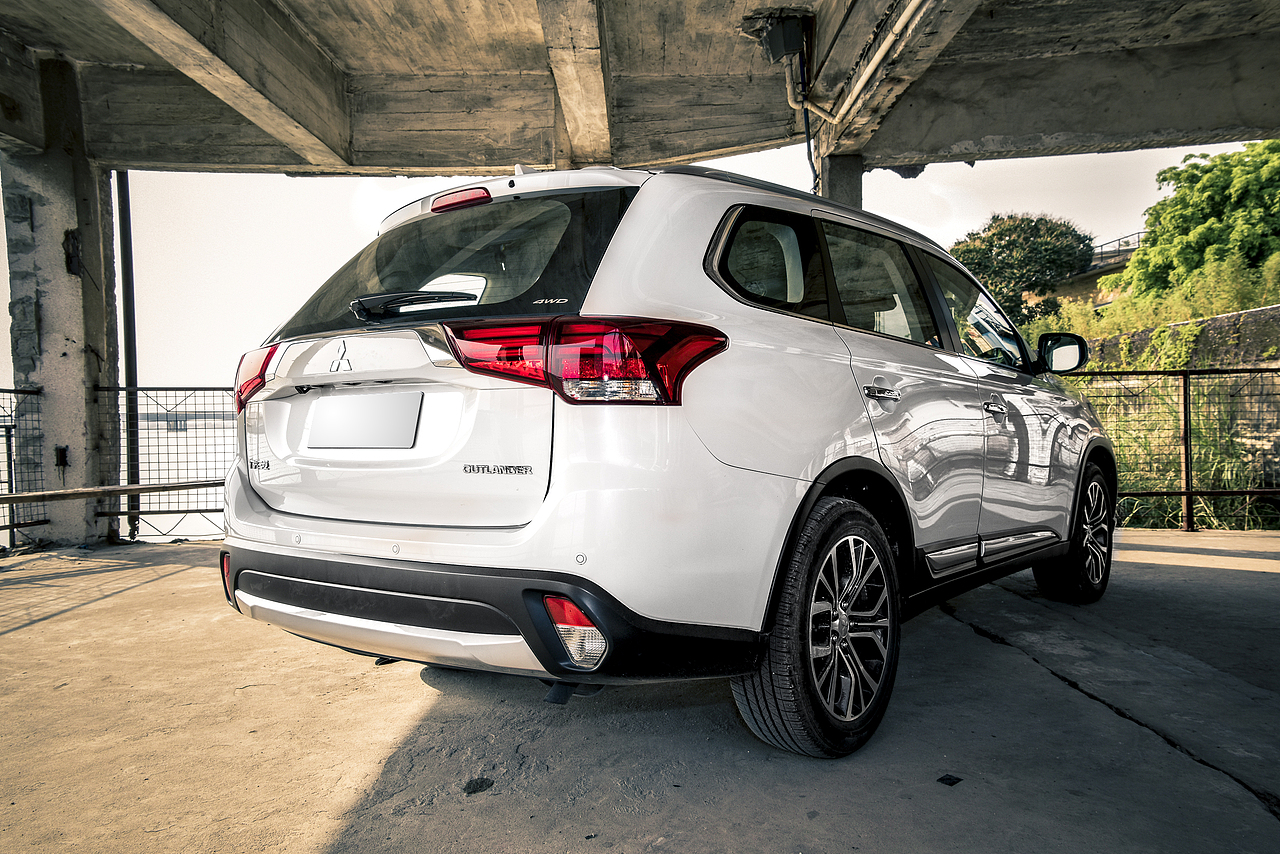 三菱欧蓝德外观