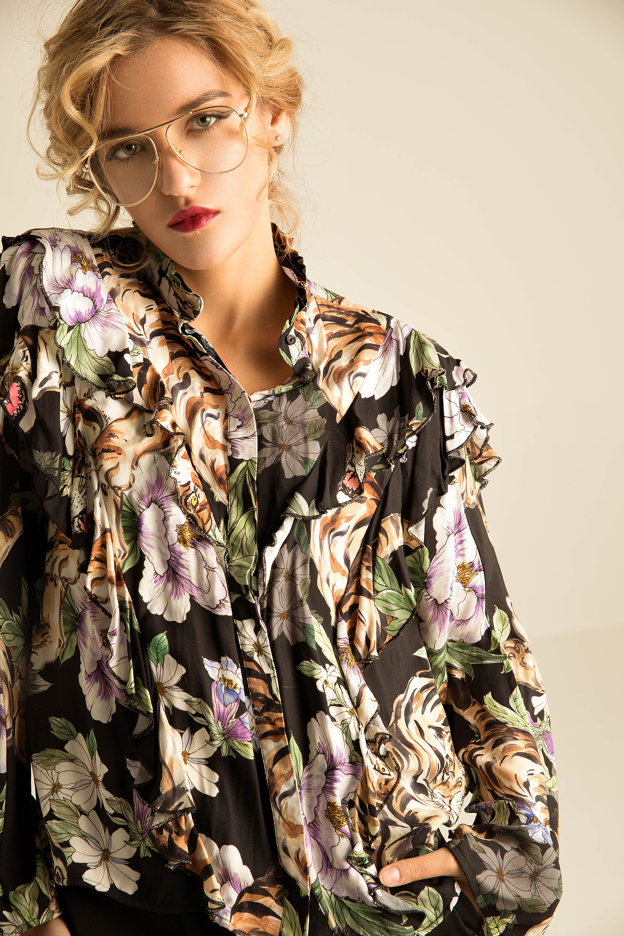 KATE-眼镜广告 | 2 0 1 9（图ZMTU3NzMxOTQw） - 时尚/艺术摄影 - 站酷设计师西南来了原创素材 - 站酷ZCOOL