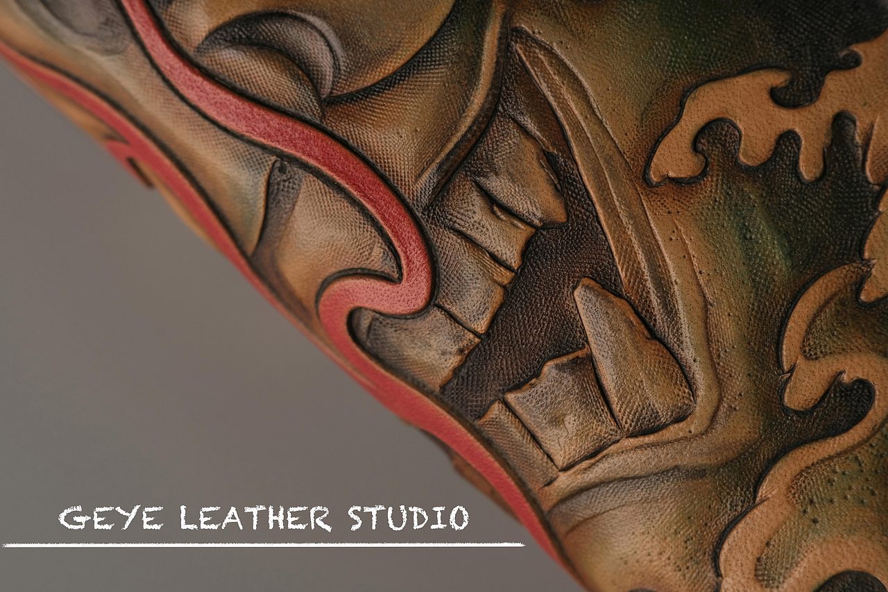 她在自己也意识不到的时间里,
跨越空间穿过深层意识隧道,<br>化身为般若去了葵上寝宫。<br>直至后来夕颜死去,<br>六条御息所才得知那些是自己的无意识化身所为。