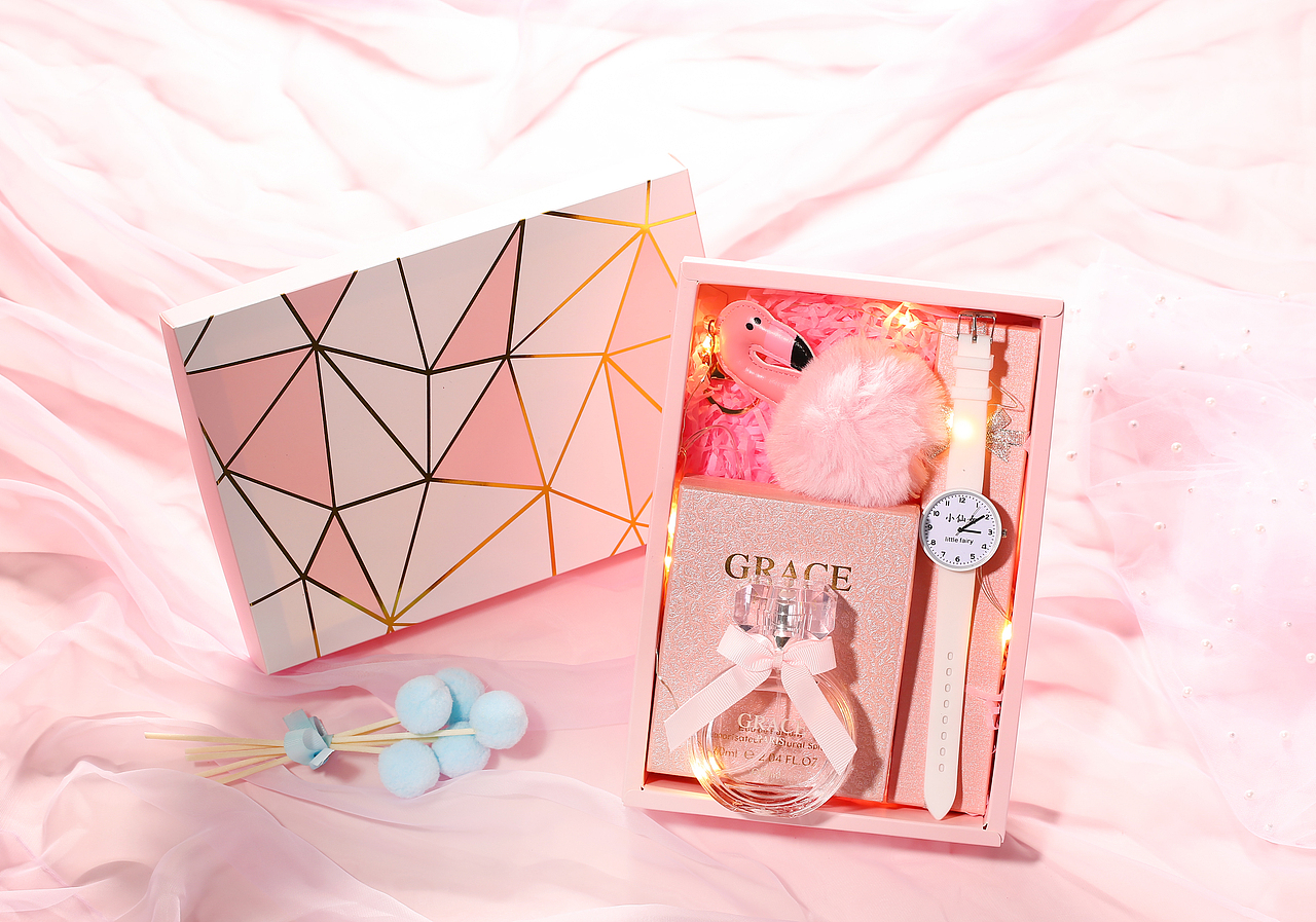 浪漫粉红礼盒（图ZMTMwNDc5OTM2） - 产品摄影 - 站酷设计师负负得正xq原创素材 - 站酷ZCOOL