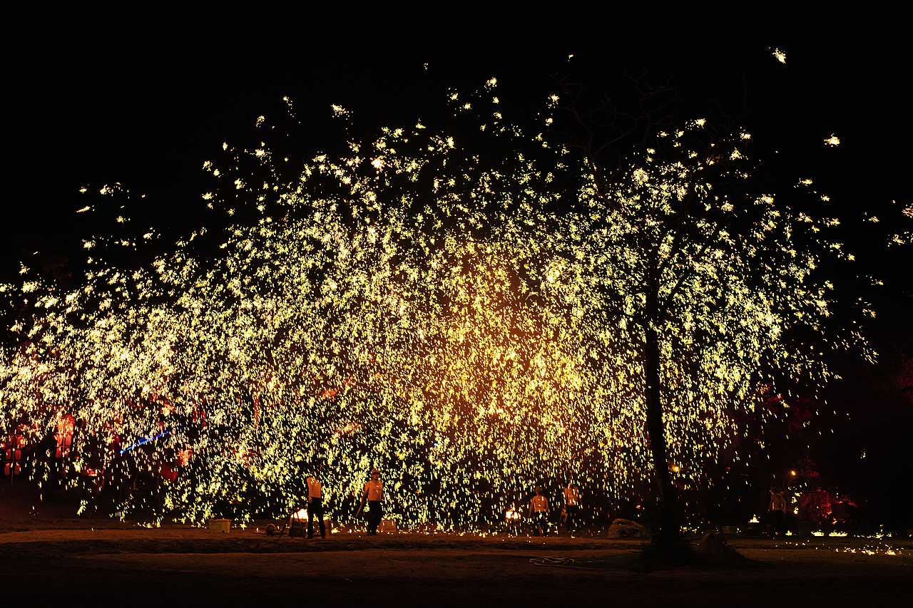 打鐵花（非物質(zhì)文化遺產(chǎn)）（圖ZMzQ1MDI4Mjcy） - 人文/紀(jì)實(shí)攝影 - 站酷設(shè)計(jì)師拾光者Orince原創(chuàng)素材 - 站酷ZCOOL