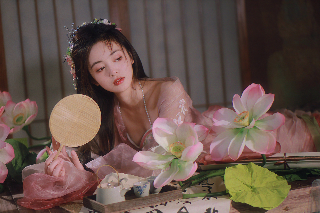 云想衣裳花想容