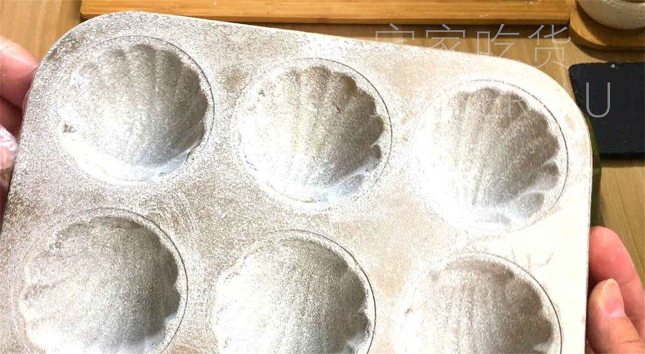 焦糖抹茶玛德琳,焦糖香醇,淡淡抹茶香气,扑面而来。