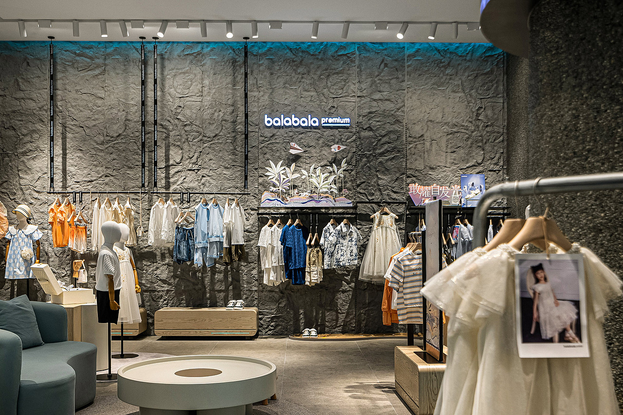 巴拉巴拉童装b/p长沙IFS国金店，探索科技与时尚的边界