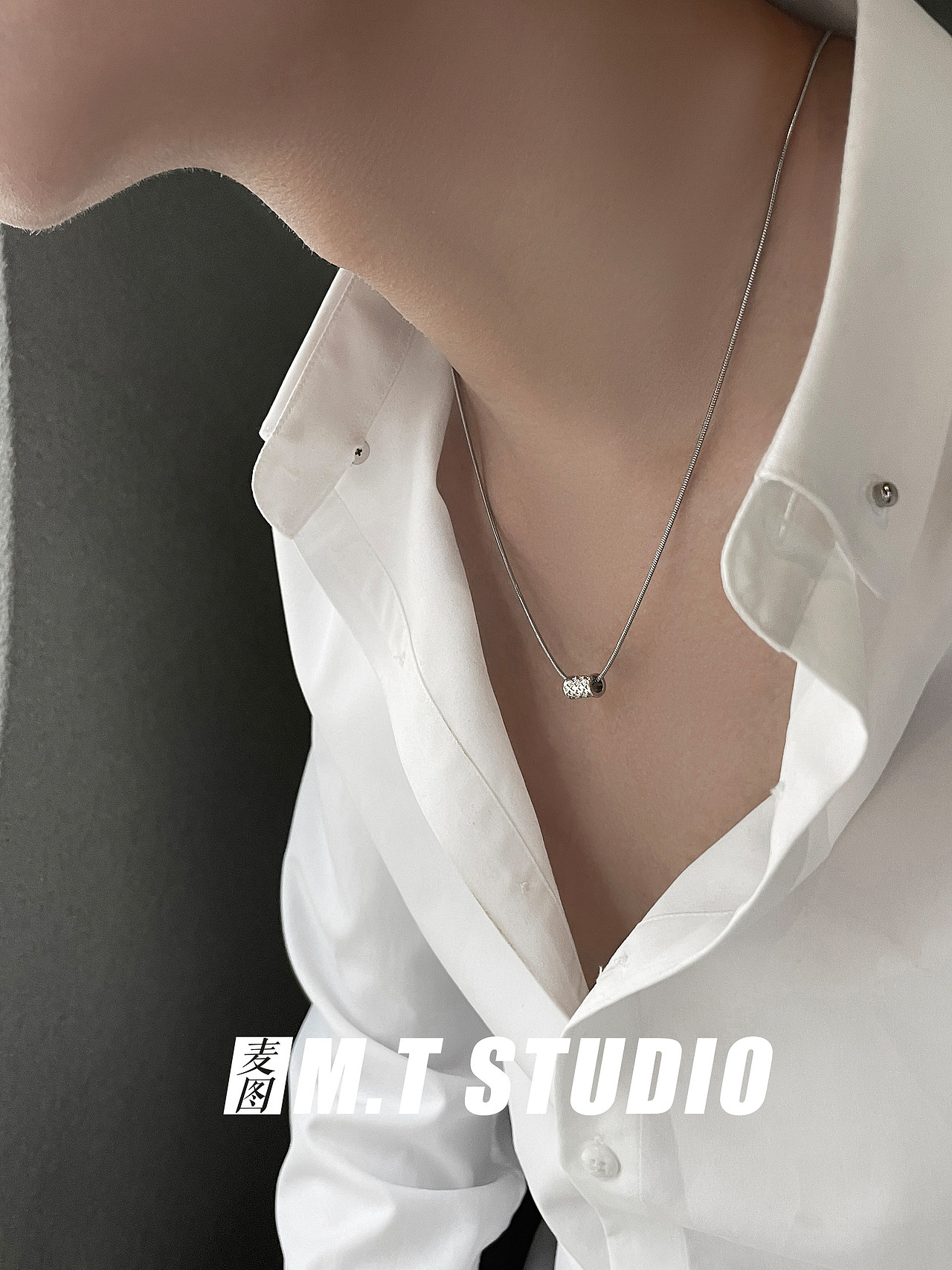 男模无头风饰品项链戒指耳钉手链（图ZMzU3OTAyMzAw） - 人像摄影 - 站酷设计师麦图商业摄影原创素材 - 站酷ZCOOL