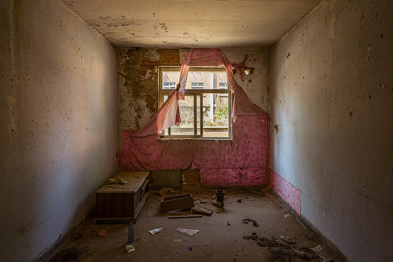 第八次廢墟探險-廢棄礦山員工公寓（圖ZMzUxMTUyMzYw） - 環(huán)境/建筑攝影 - 站酷設計師Shawn1018號原創(chuàng)素材 - 站酷ZCOOL