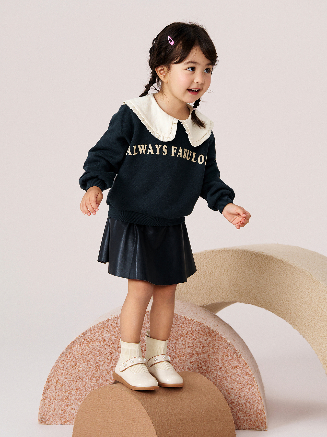 holakids x paucillar 2023a/w 鞋子拍摄