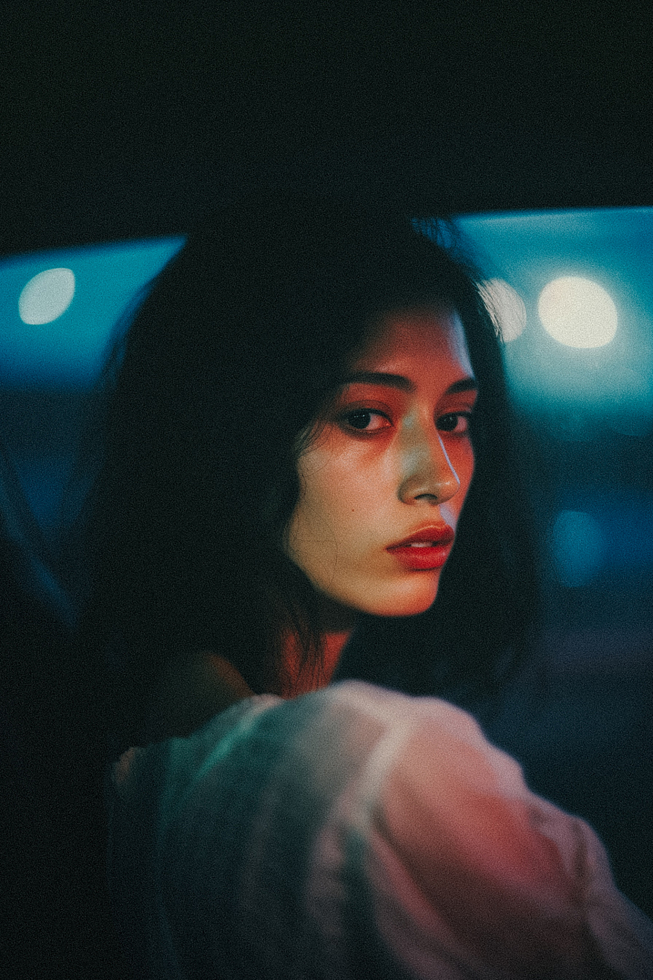 flowerpunk Female in car [Midjourney+Ps]（图ZMzU3NDk2MDMy） - AI作品 - 站酷设计师LoHoo吕灏原创素材 - 站酷ZCOOL