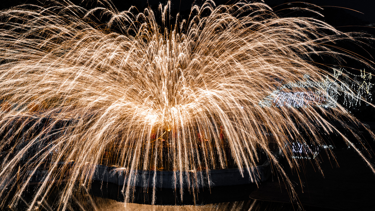 非遗文化打铁花