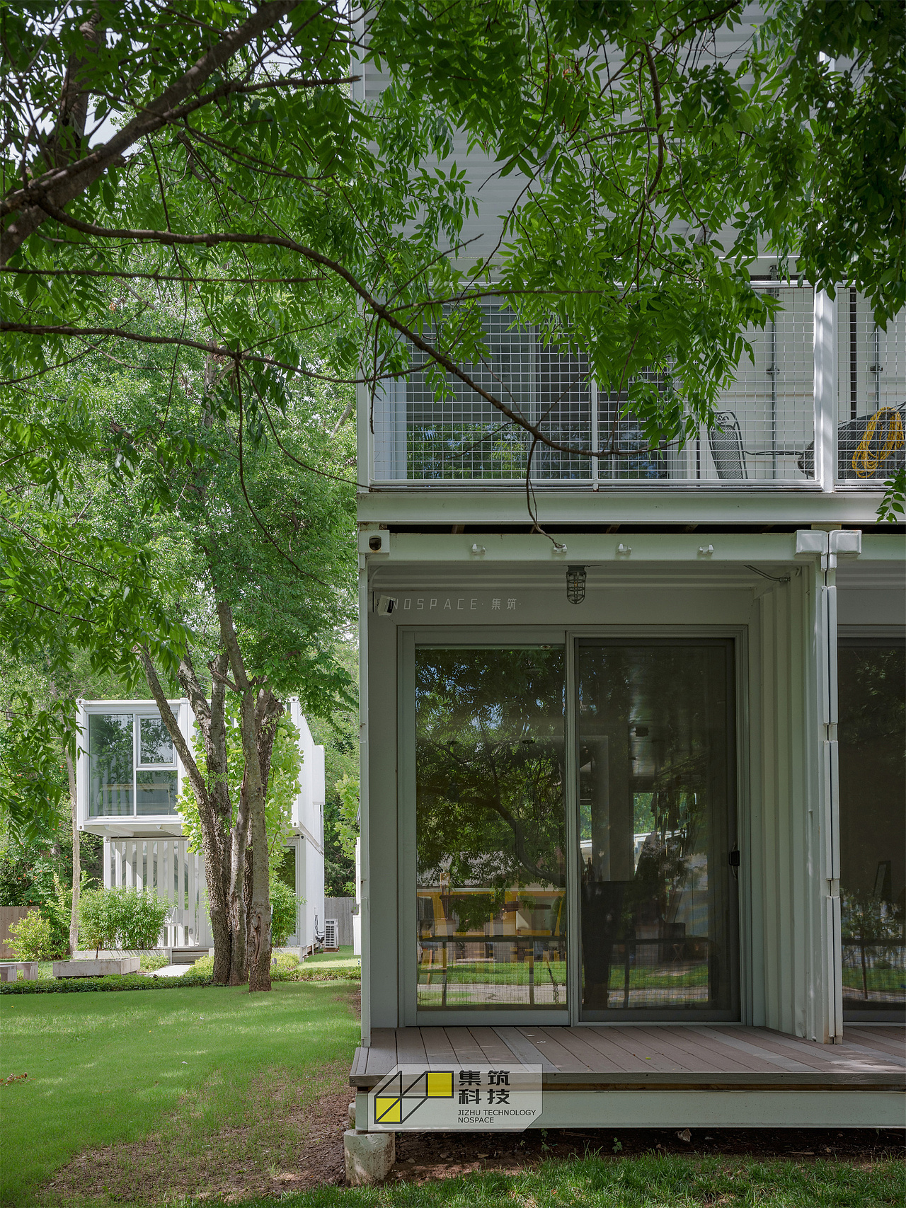 集装箱建筑案例|酒店民宿 松鼠公园纯白镜面集装箱民宿（图ZMzU3MzI2MDQ0） - 建筑设计 - 站酷设计师果宇原创素材 - 站酷ZCOOL