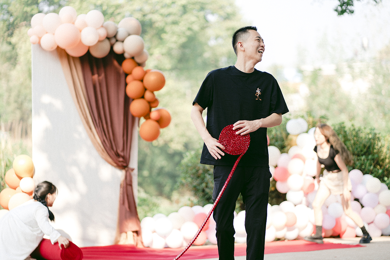 在从小长大的地方结婚.这种幸福一定带着童年的喜悦