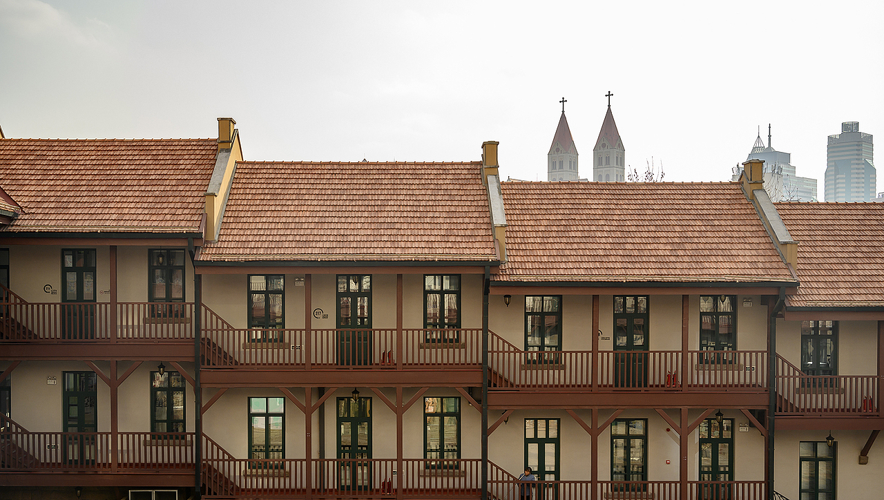 影像表达城市变迁中的传承与共生——以青岛里院为例