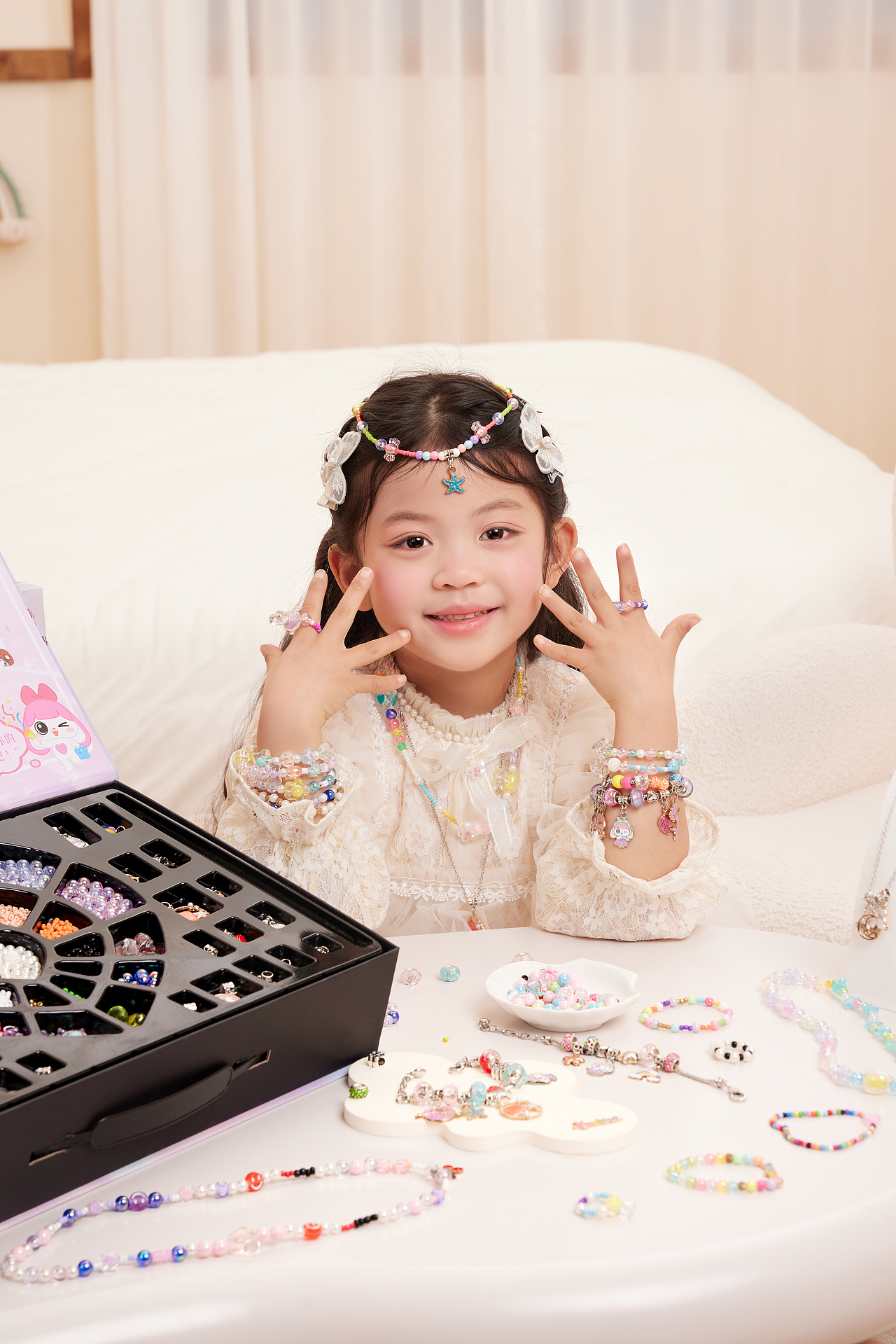 玩具摄影 儿童DIY串珠模特拍摄（图ZMzYzNjEzMjA0） - 人像摄影 - 站酷设计师蒙面虾仁原创素材 - 站酷ZCOOL
