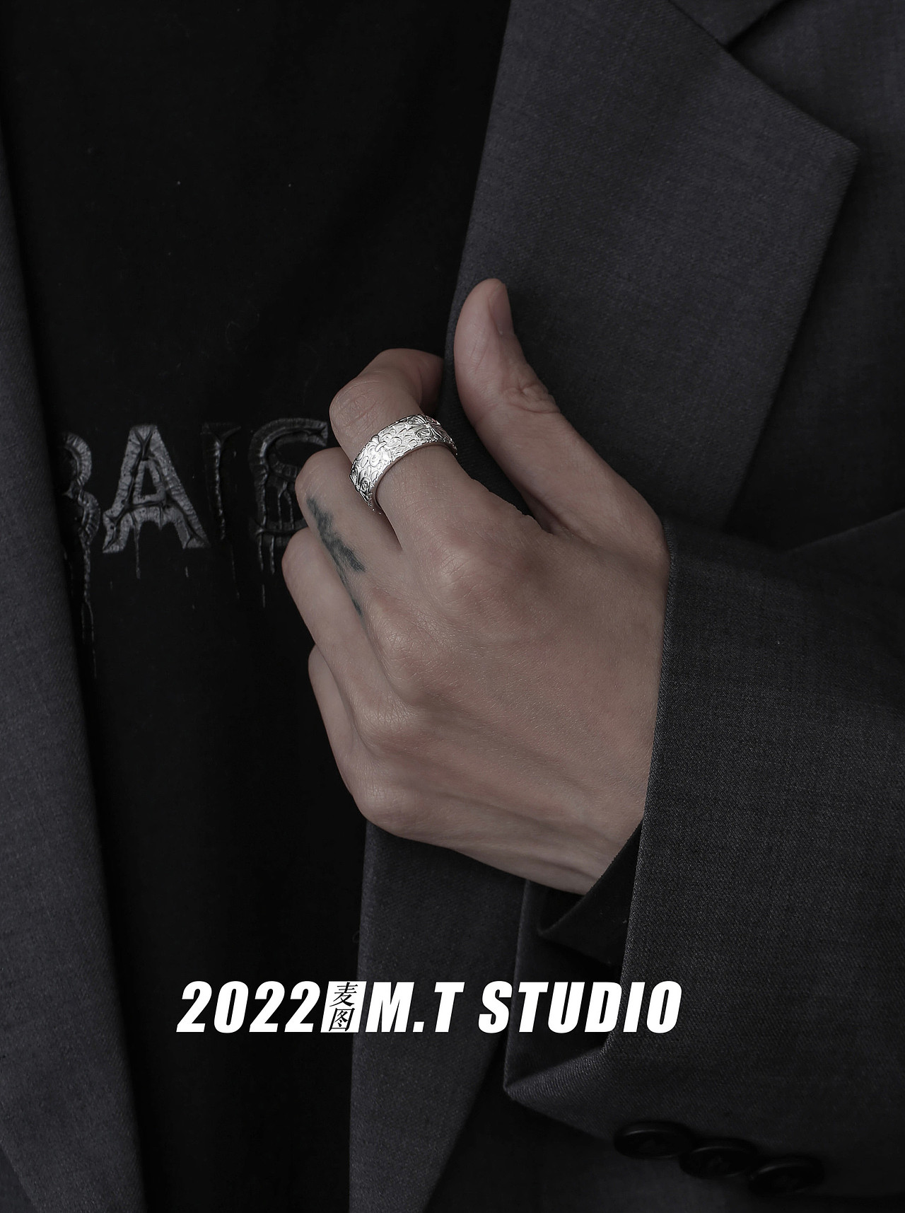 产品摄影 男士饰品项链耳饰戒指模特拍摄 暗黑男士饰品