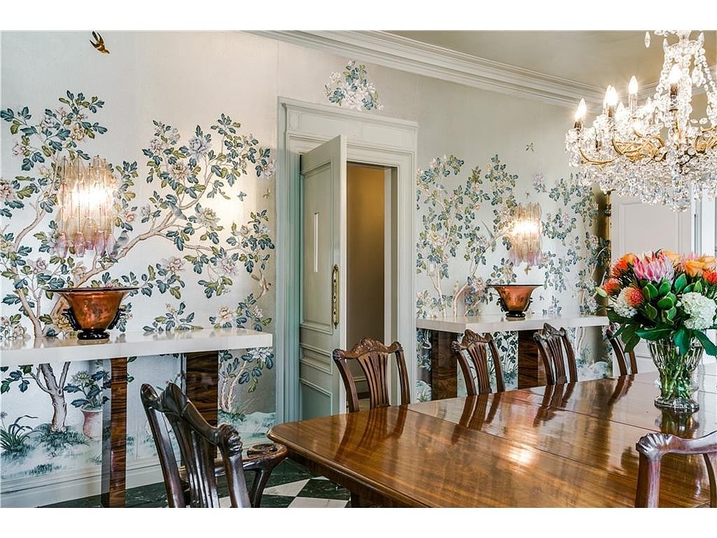 高端酒店别墅中运用的奢华手绘墙纸