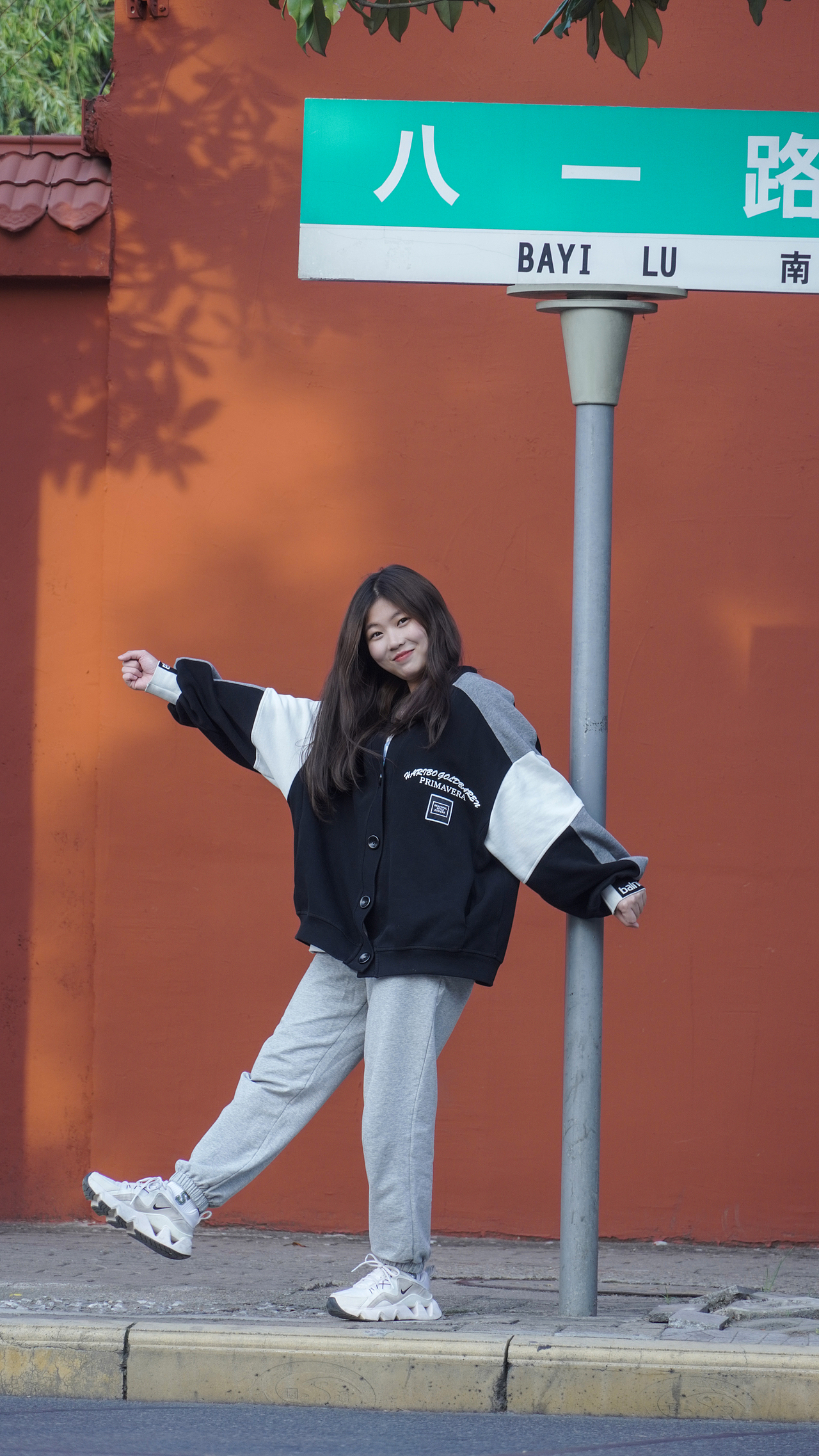 红墙街拍（图ZMzA4MTU4NDY4） - 人像摄影 - 站酷设计师CTGU罗同学原创素材 - 站酷ZCOOL