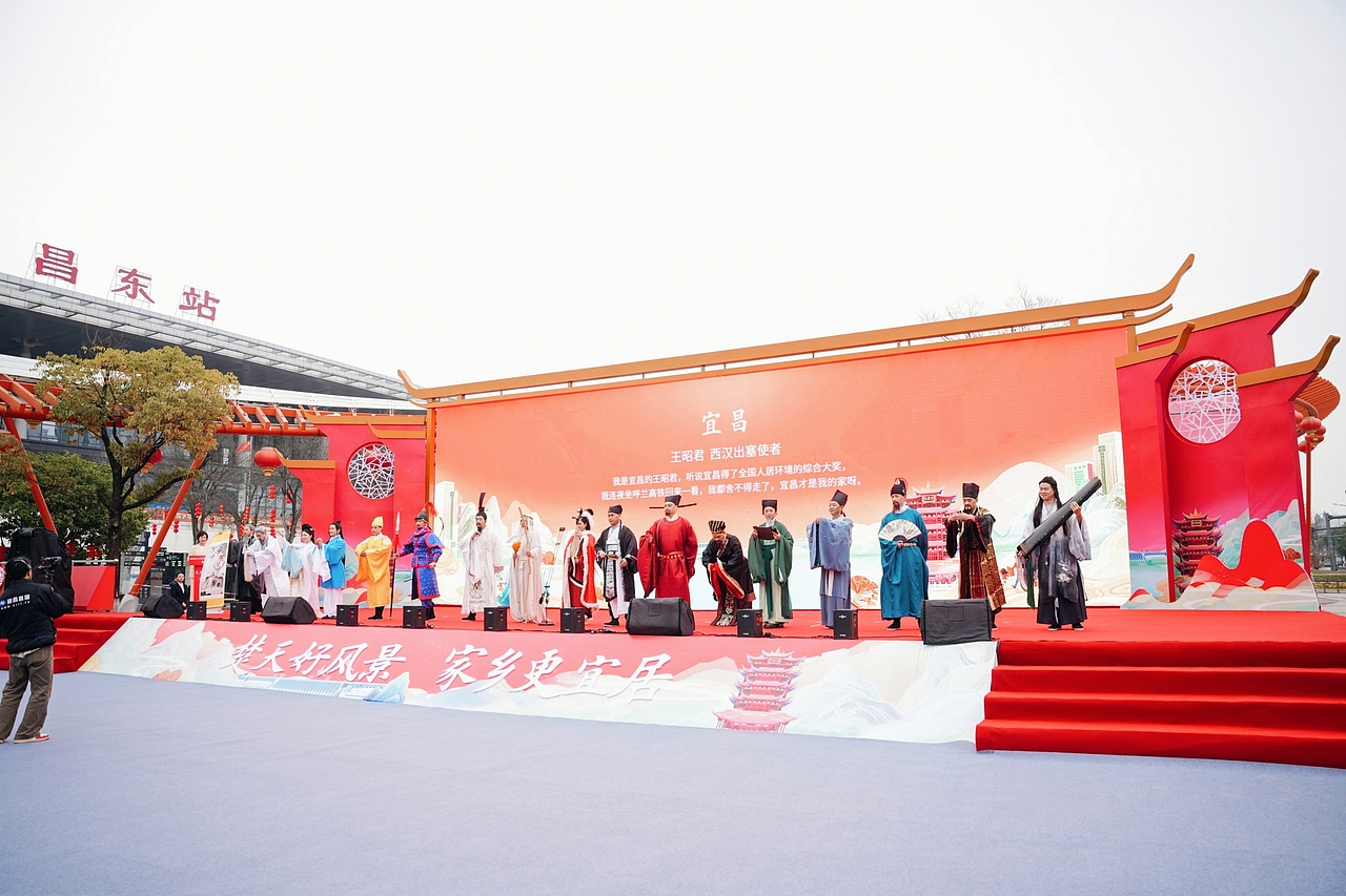 湖北省2024年春节返乡置业迎春安居嘉年华会场氛围设计（图ZMzYwMjgyOTA4） - 展陈设计 - 站酷设计师舞美善伟原创素材 - 站酷ZCOOL
