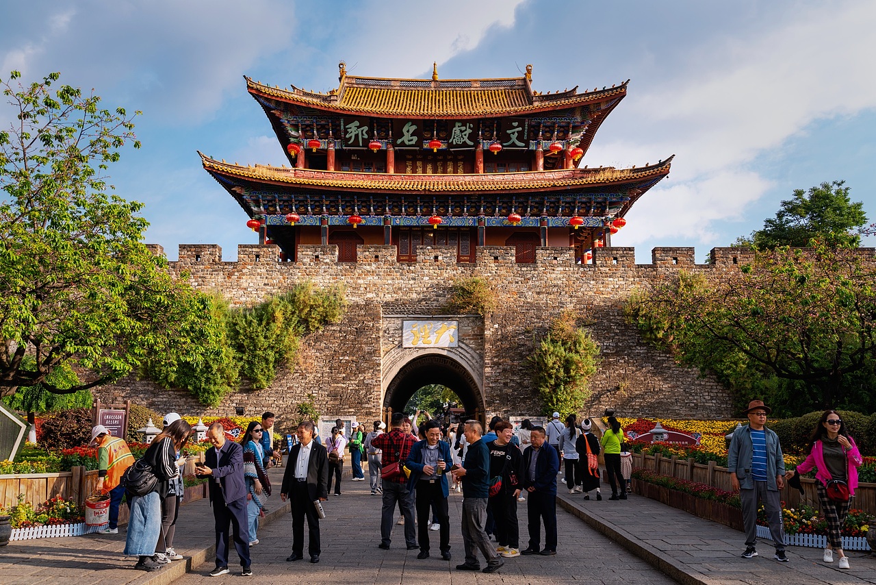 大理古城 2023.5.1（图ZMzQxMDQ1NTI4） - 环境/建筑摄影 - 站酷设计师摄影师杨涛原创素材 - 站酷ZCOOL