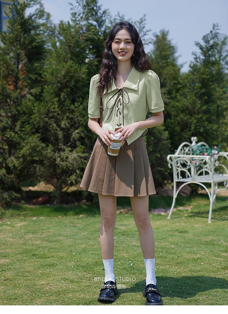 模特拍摄 短款上衣拍摄 纯欲辣妹风拍照 短袖t恤拍摄