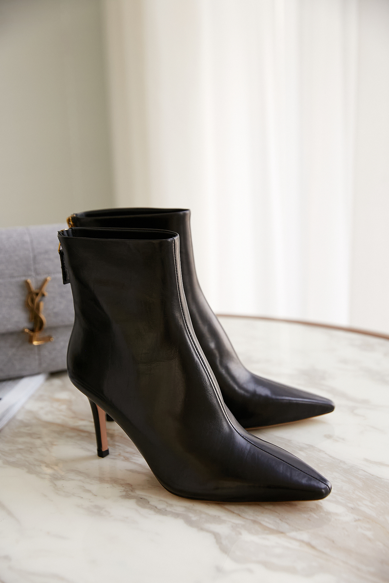 2色尖头短靴静物拍摄