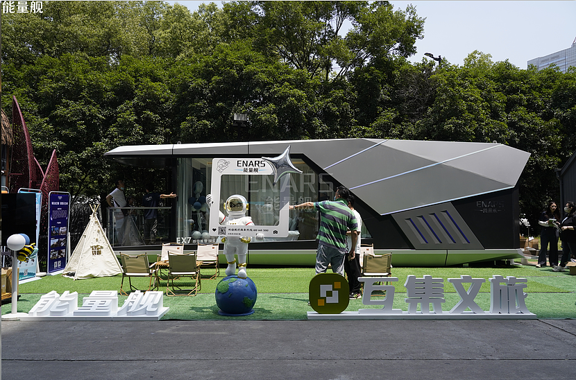 悬崖海景:景区野奢可移动太空舱民宿能量舰的极致体验