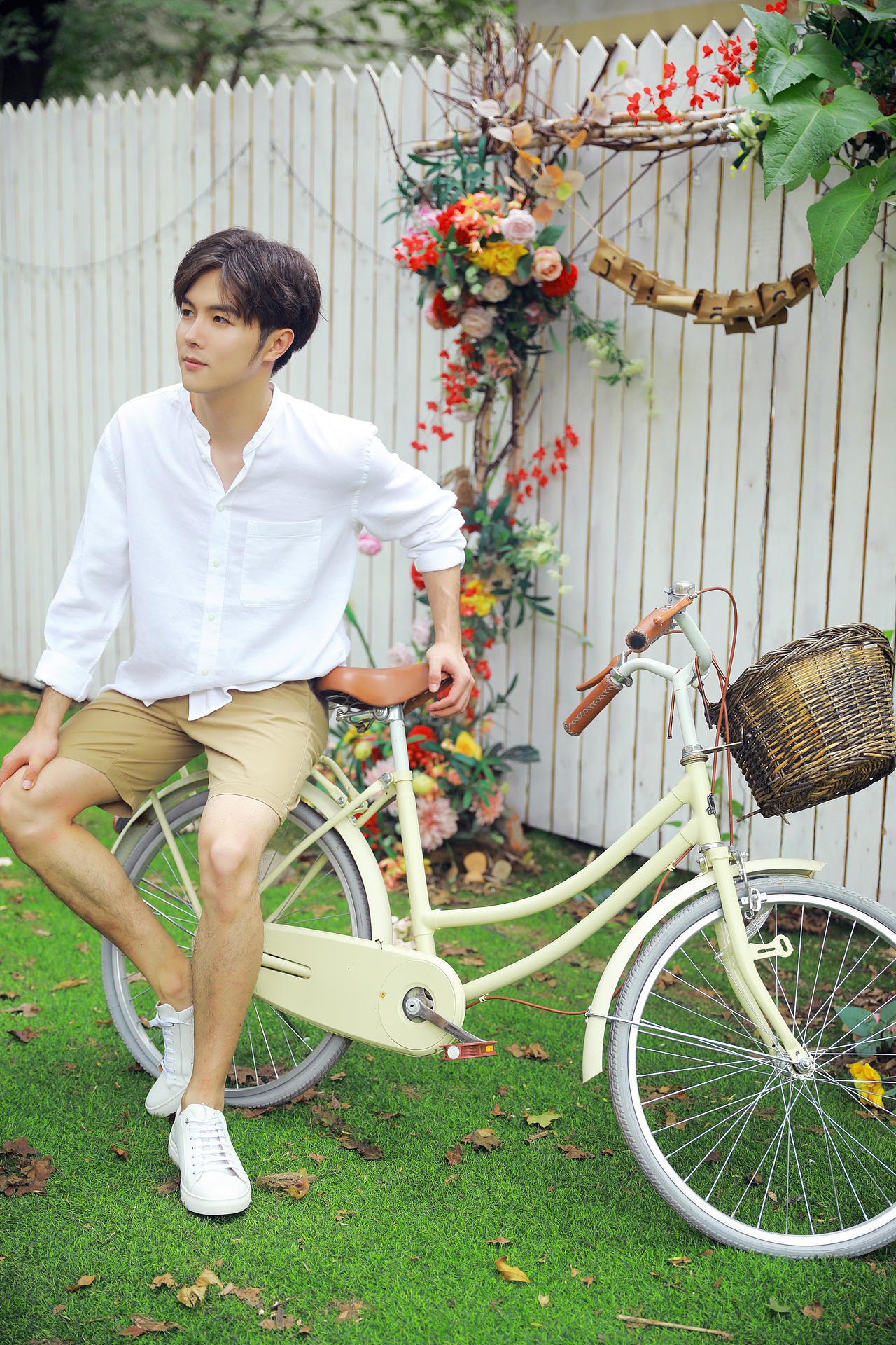 来自八月,你的眼神.